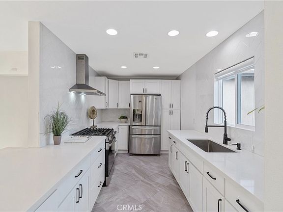 4th image of 8450 Calvin Ave