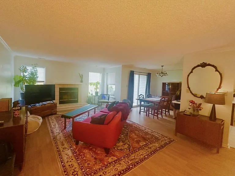 909 Eagles Chase Dr — Photo 4