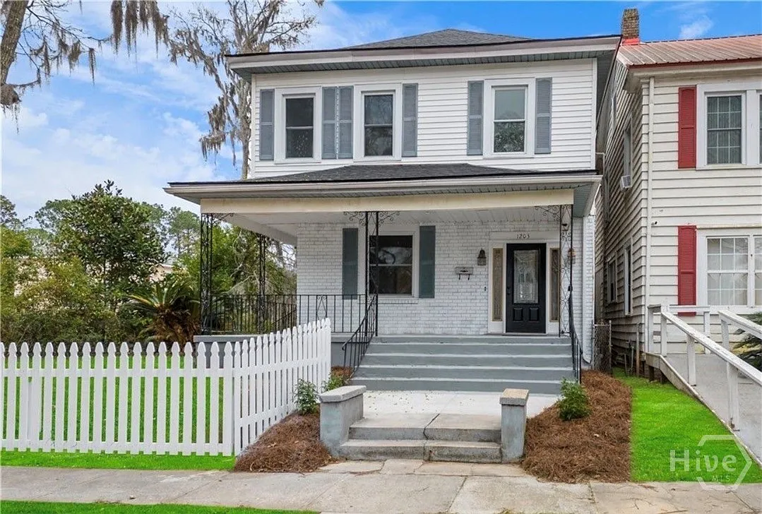 3 bed, 2.0 bath, 1978 sqft, $2,500 — Photo 1