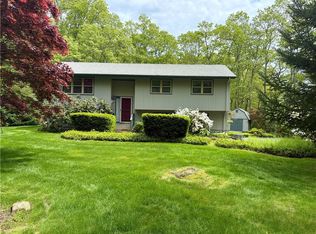11 Wendy Ln, South Kingstown, RI 02879