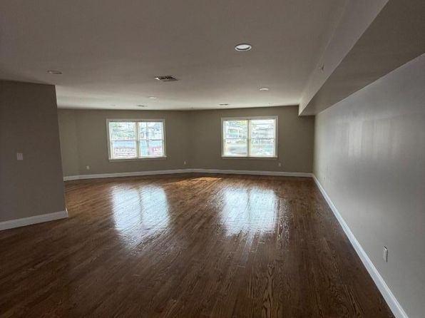 664 Market St #3