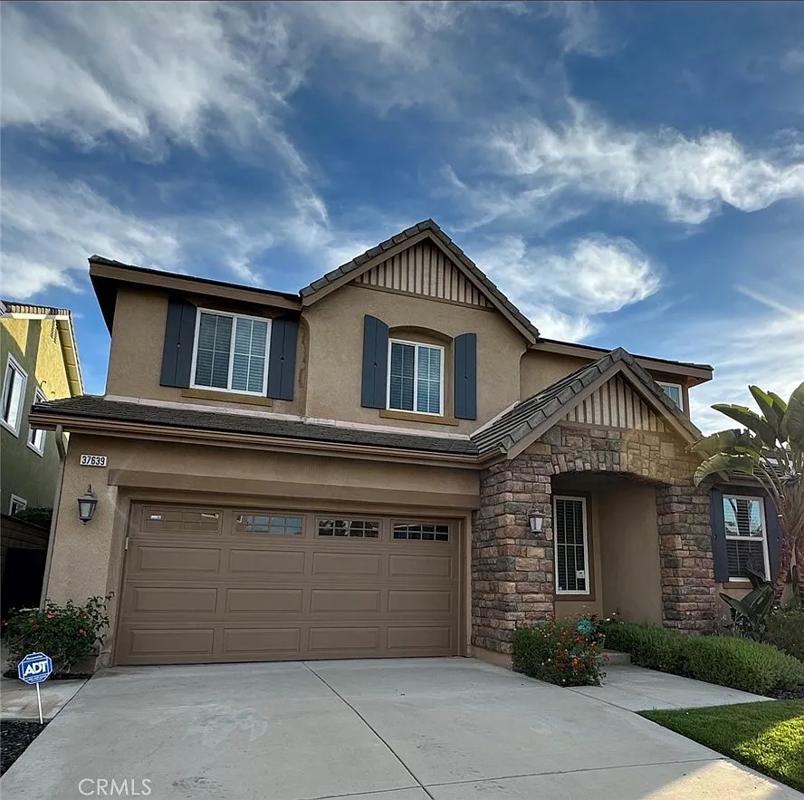 6 bed, 3646 sqft, $3,950 — Photo 1