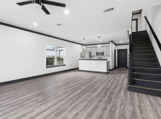 913 Panama St, Houston, TX 77009