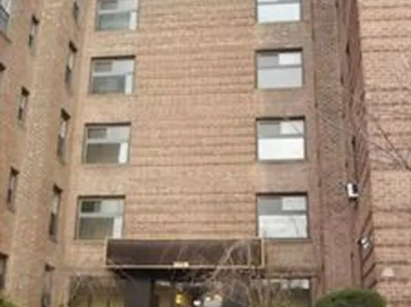 2229 Knapp Street image 1 of 8