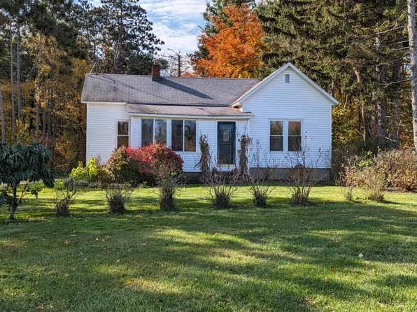 7823 W Olive Rd, West Olive, MI 49460