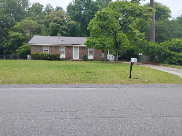 2610 Phoenician Dr, Fayetteville, NC 28306