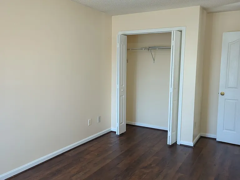 705 Dover Ct — Photo 17