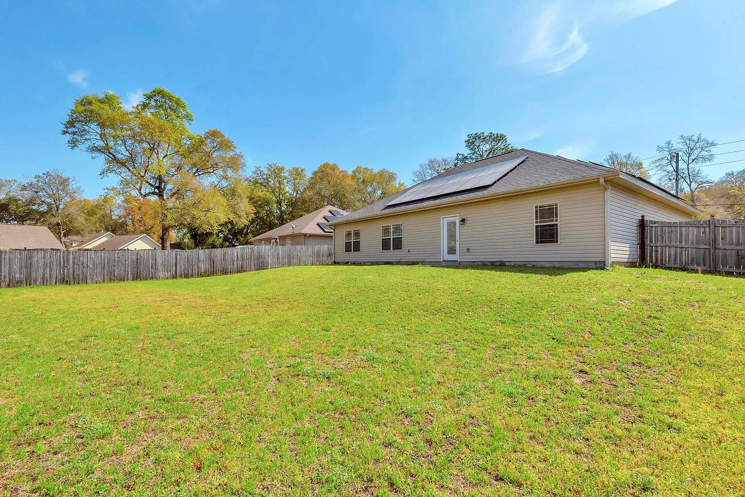 4 bed, 1945 sqft, $2,200 — Photo 3