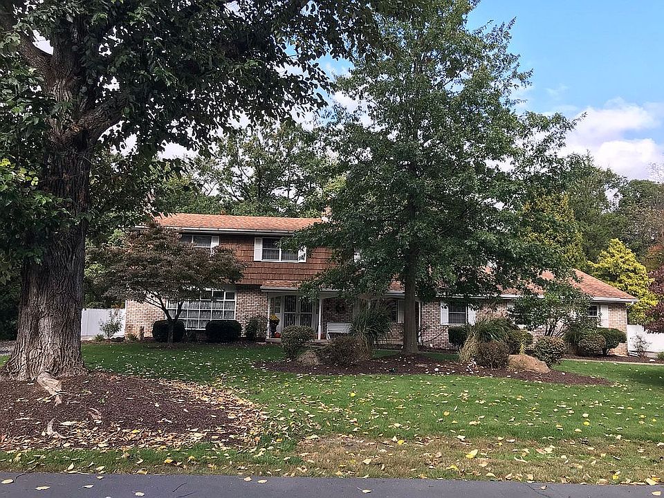 1st image of 672 Lorraine Dr