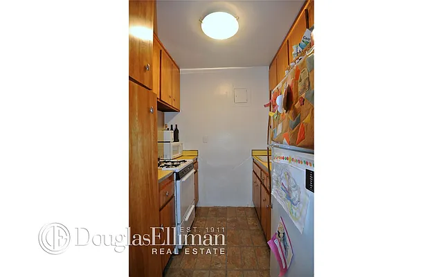 Sold by Douglas Elliman | media 10