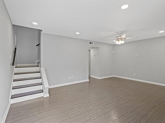 3rd image of 2110 Wilcrest Dr APT 103
