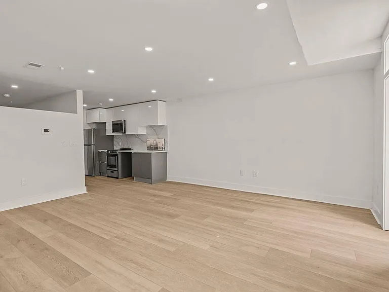 253 N 3rd St #32 — Photo 11
