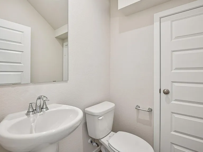 4210 Pine Springs Ct — Photo 32