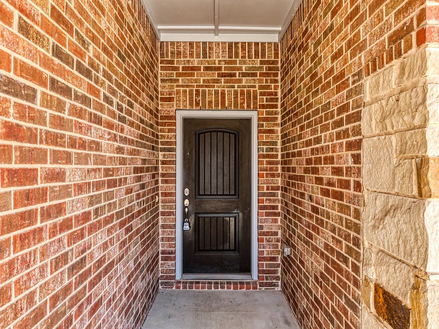 3 bed, 2466 sqft, $3,250 — Photo 4