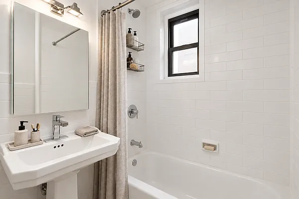 Bathroom, photo 1