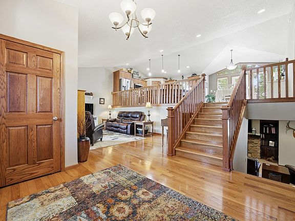 5th image of 4724 Lavonne Ct S