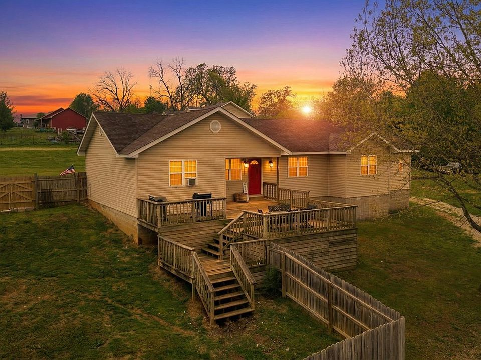 1st image of 414 Carpenter Rd