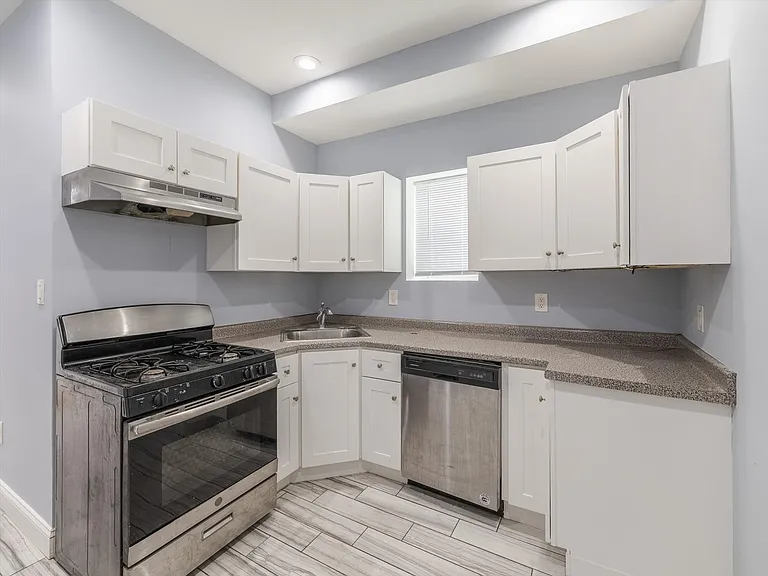 19 Osborn St — Photo 8