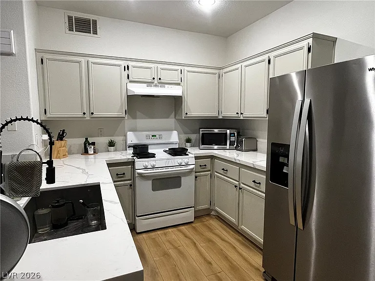 2201 Ramsgate Dr #423 — Photo 7