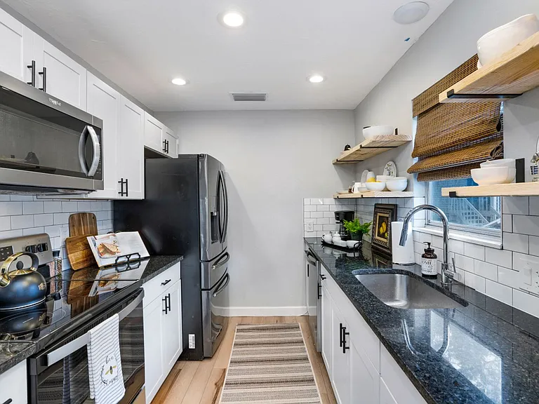 4705 Hollingsworth Ave — Photo 42