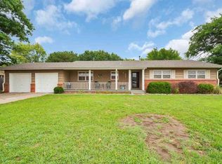 8008 E Peach Tree Ln, Wichita, KS 67207