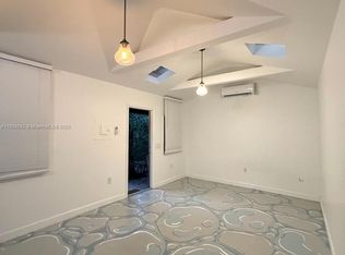 118 NW 24th St #3, Miami, FL 33127