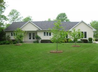 5979 Lake Rd, Oshkosh, WI 54902