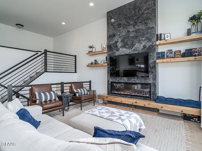 921 David Dr — Photo 20