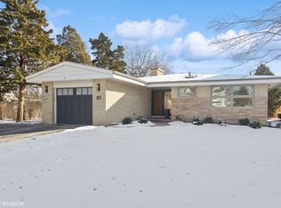 83 Waverly Ave, Clarendon Hills, IL 60514