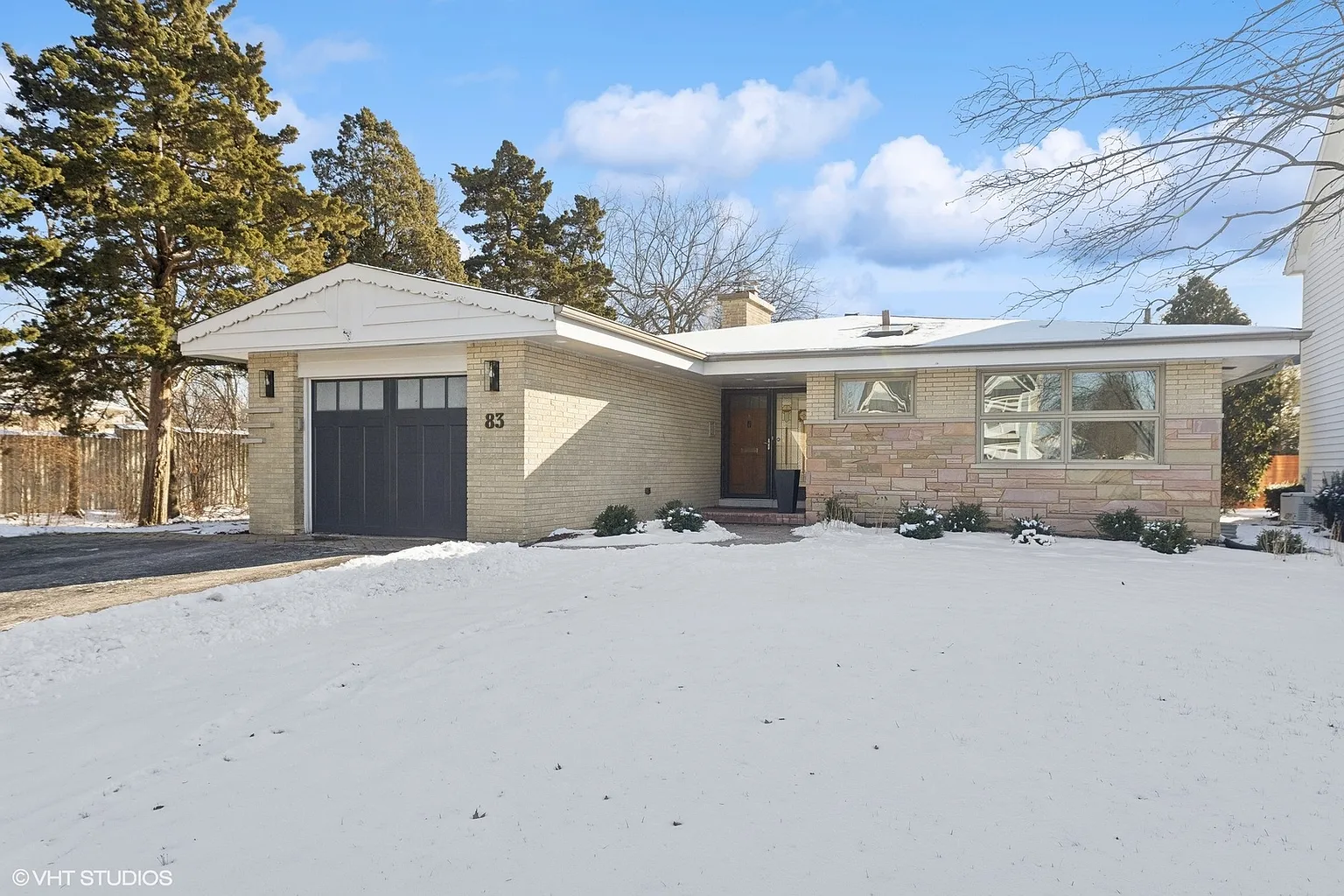 83 Waverly Ave photo 1