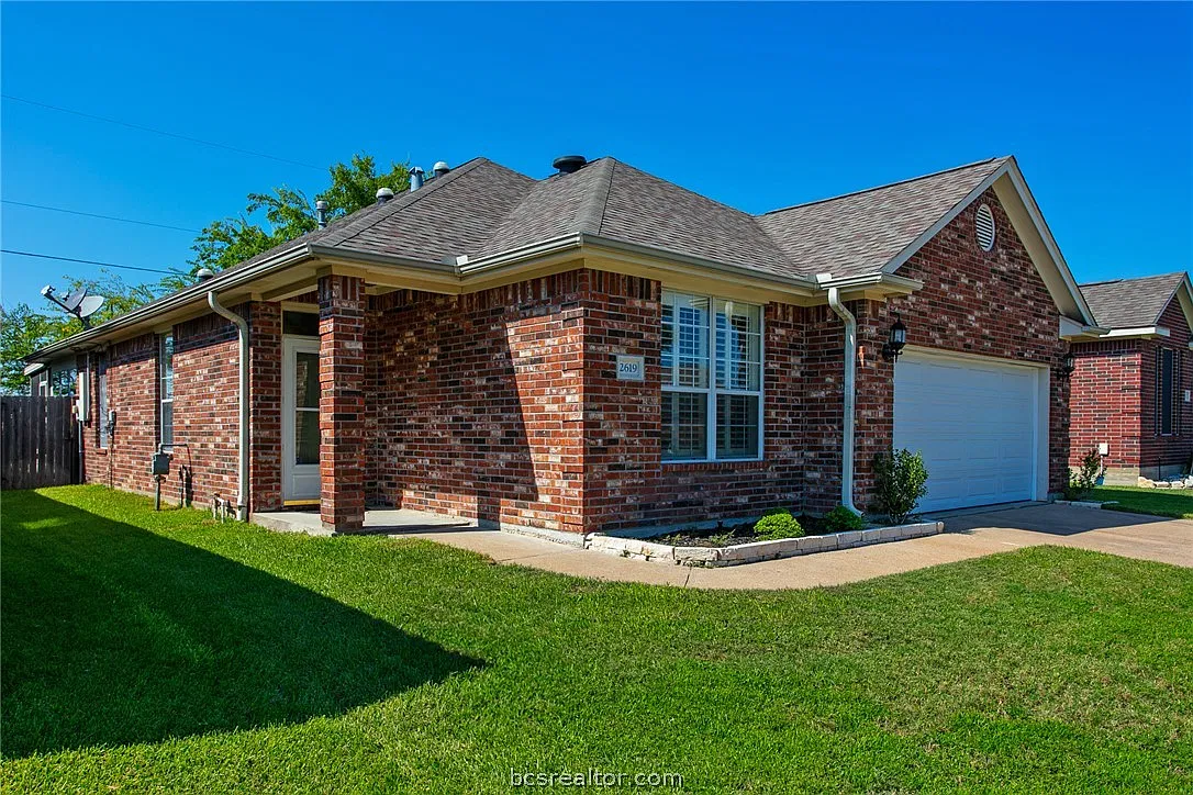 3 bed, 1570 sqft, $2,200 — Photo 4