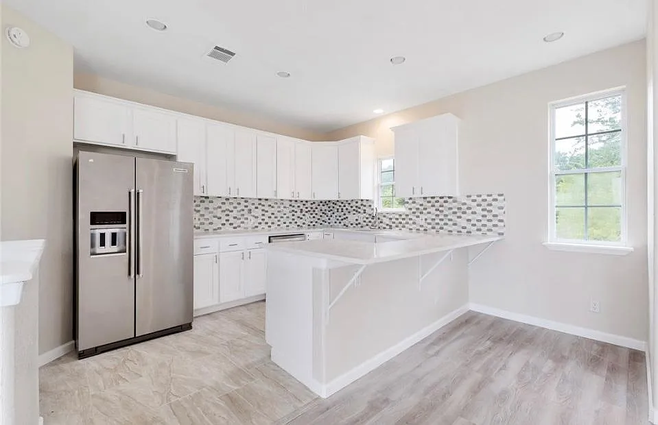 340 Southwind Rd — Photo 4
