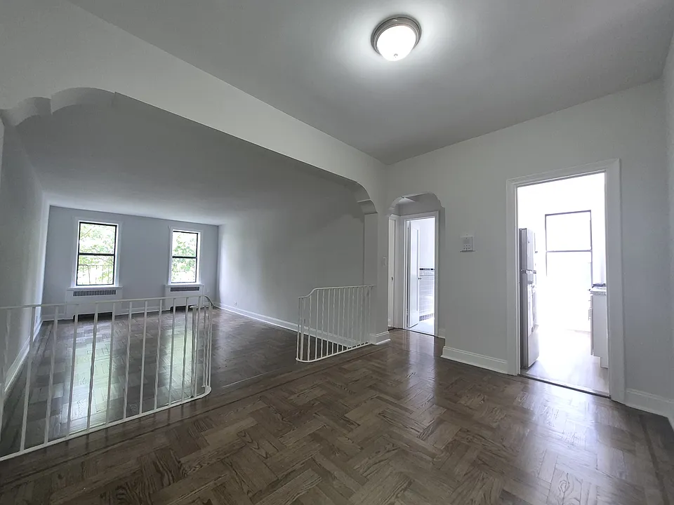 4580 Broadway #4U