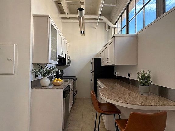 5th image of 312 W 5th St APT 826