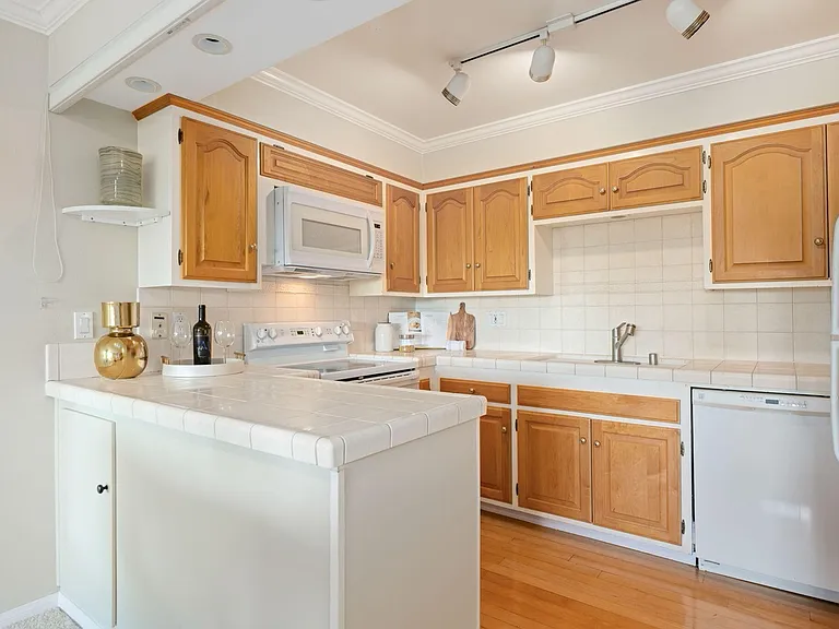 2727 Miradero Dr #302 — Photo 7