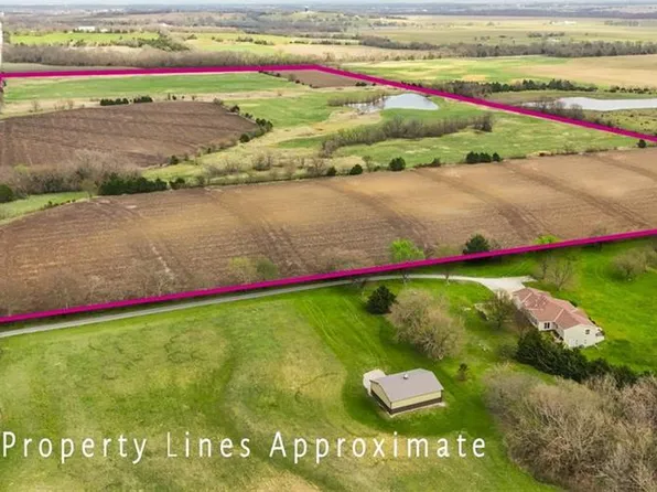 3850 Thomas Rd, Wellsville, KS 66092