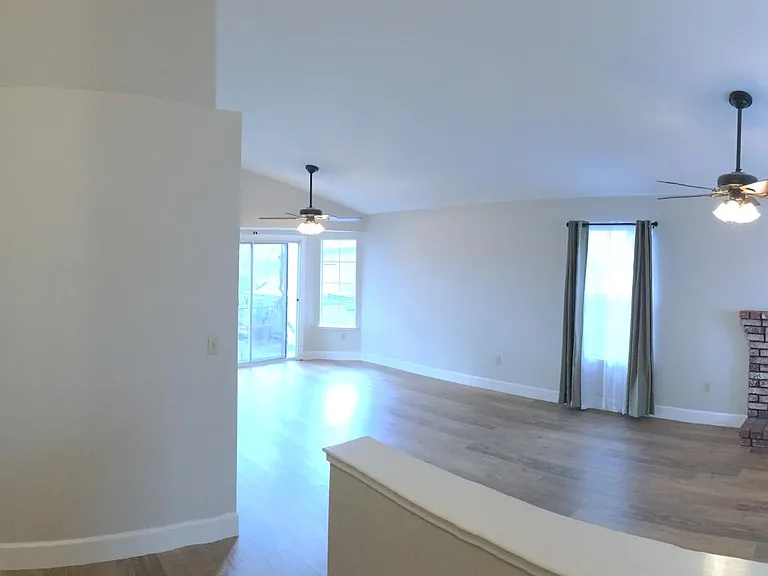 407 Columbia Way — Photo 7