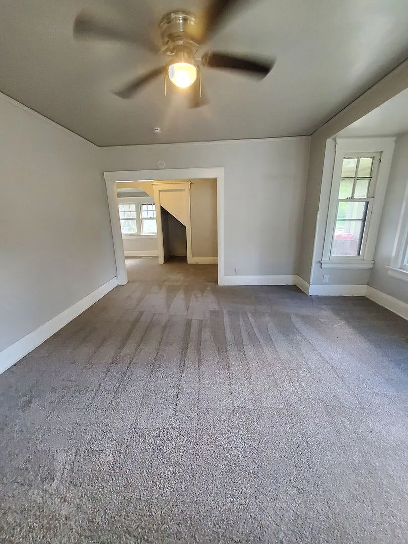 2400-2402 W Hadley St. (Duplex) — Photo 3