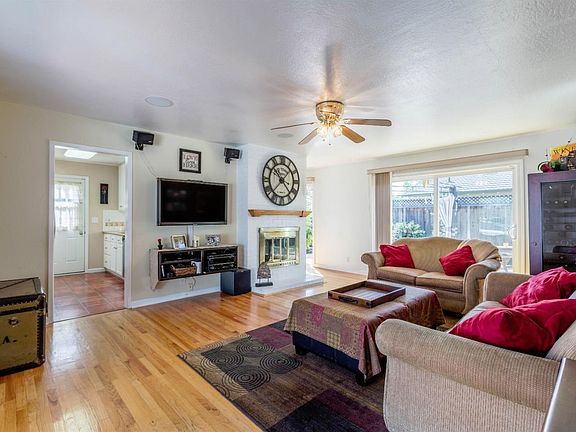 3rd image of 1878 Foxworthy Ave