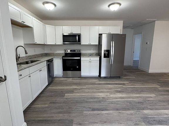 5th image of 216 Quinn Hill Ln
