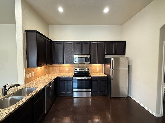 5th image of 108 Stacy Ln