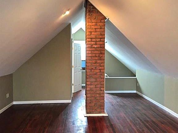 3rd image of 15531 Delaware Ave