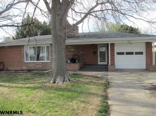 1925 Country Club Rd, Gering, NE 69341