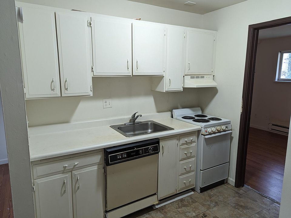 1st image of 720 Washington Ave N APT 203
