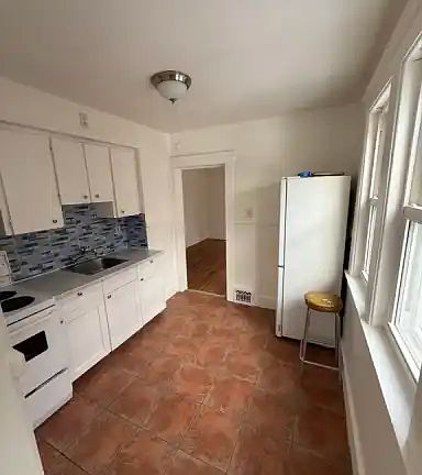 5th image of 217 Campbell Ave #1A