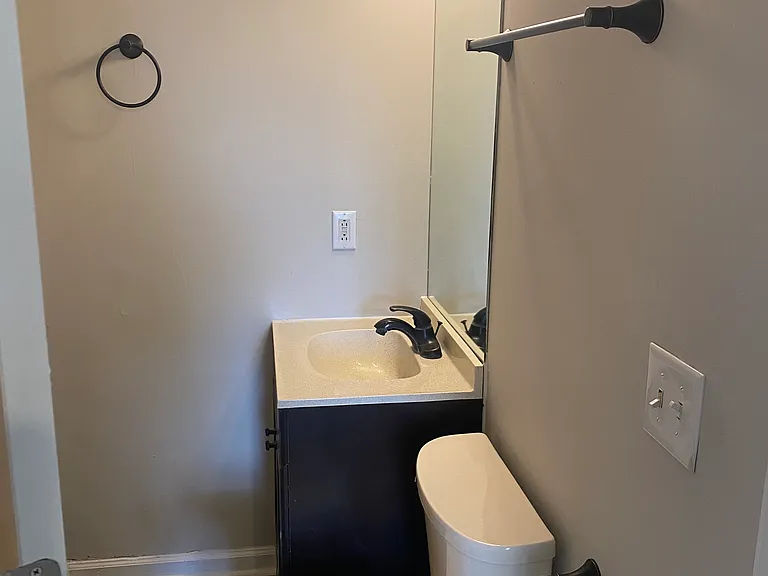 815 Woodlawn Ave — Photo 8