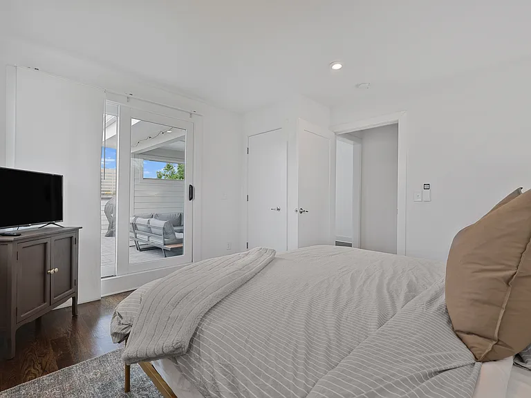 1806 Pearl St — Photo 33