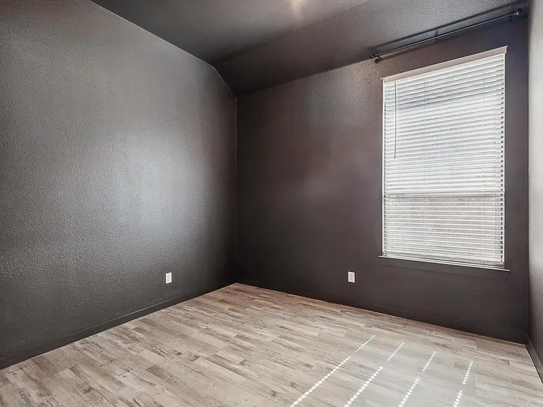 1100 Parkstone Dr — Photo 16