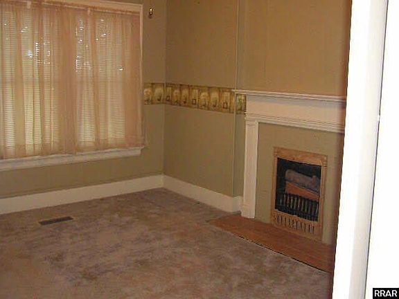 2nd image of 112 W Wellington St