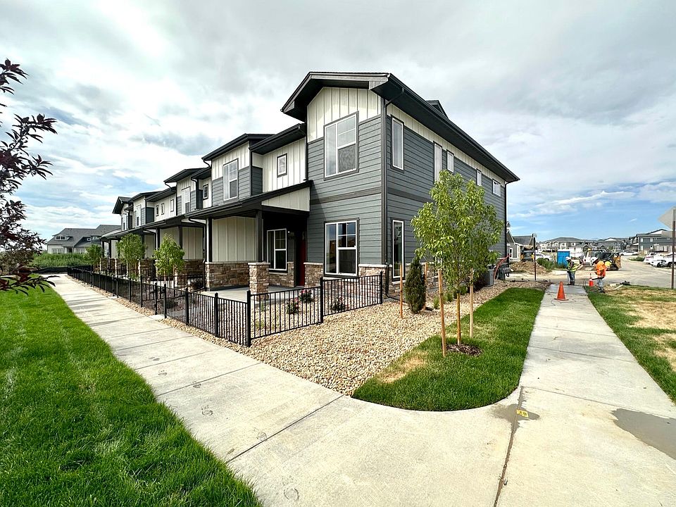 Beautiful corner lot with mountain views!